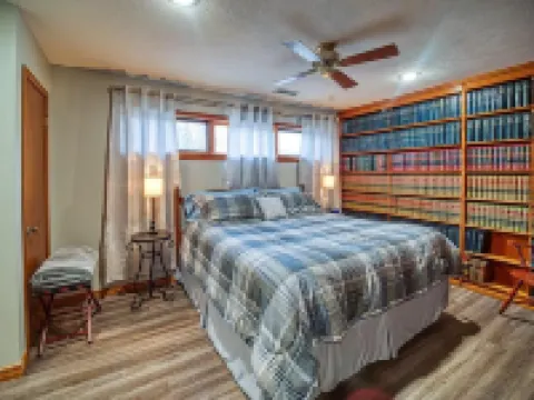 BrickHouse off the Square - Cozy 3 bedroom house 賈斯珀酒店