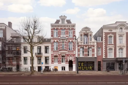 The Elephant Hostel Отели рядом с достопримечательностью «Мост Питон»