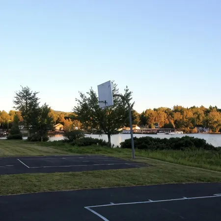 Sara Placid Inn & Suites