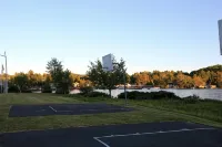 Sara Placid Inn & Suites - parking