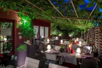 Auberge de Maison Rouge Hotels in Bonne