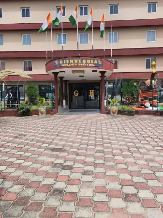 Golden Hôtel Отели рядом с Аэропорт Феликс Уфуэ-Буаньи