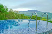 Rancho Bernardo Luxury Villas and Resort Hotel a Bataan