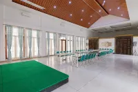 RedDoorz Premium Near Stasiun Lenteng Agung