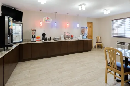 Super 8 by Wyndham Janesville Отели в г. Эджертон