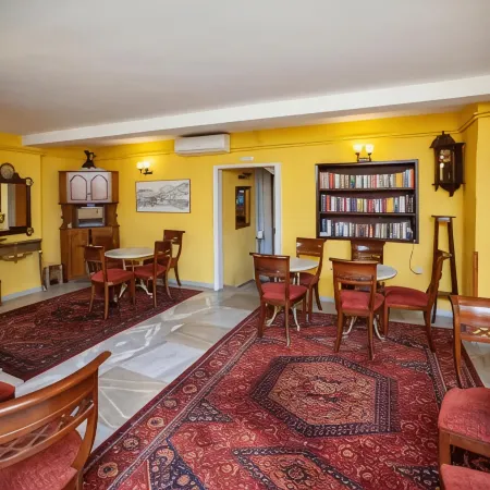 Byron Traditional Hotel