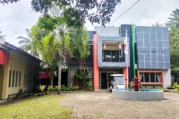 RedDoorz at Wale Christian Minahasa Utara Hotel dekat Pemandian Air Panas Wayasa Kaleosan