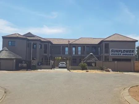 Sunflower Guesthouse & Spa Отели в г. Фандербейлпак