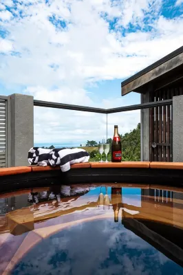 Orokawa Bay Retreat Отели рядом с достопримечательностью «Spikes Bricks And Models»