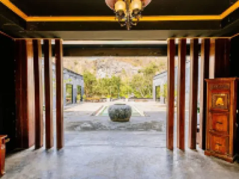 โรงแรมอวตาร มิราเคิลส์ โรงแรมในอำเภอ บ้านไร่