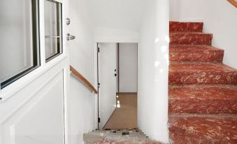 Sanders Charm - Endearing Two-Bedroom Apartment with Shared Garden