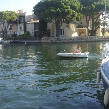 PORT GRIMAUD: Dream apartment in a quiet and precious neighborhood