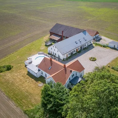 Kvarnviks Gård Close to Sea & Charming Country Stay