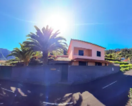 บ้านเกสต์เฮาส์-โฮสเทลแกร์เดนส์ โรงแรมใน