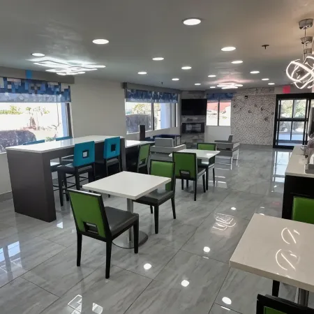 Super 8 by Wyndham Prattville Montgomery