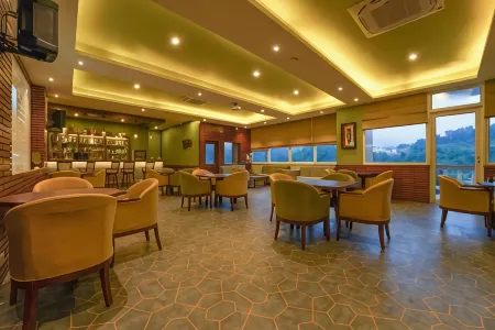 Neugal Riverfront Resort Отели в г. Кангра