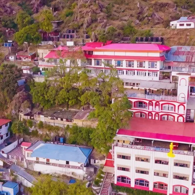Calux Hill Queen at Mall Road with Parking - Formerly Amara Hotels near Rope Way