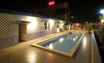 Puit Commercial Hotel