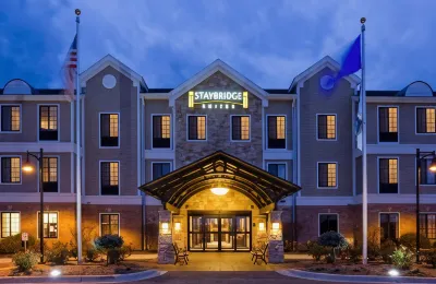 Staybridge Suites Milwaukee West-Oconomowoc Các khách sạn ở Delafield