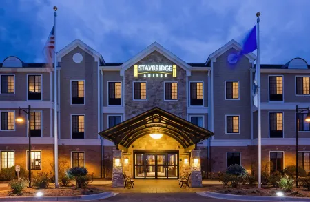 Staybridge Suites Milwaukee West-Oconomowoc by IHG Отели в г. Делафилд