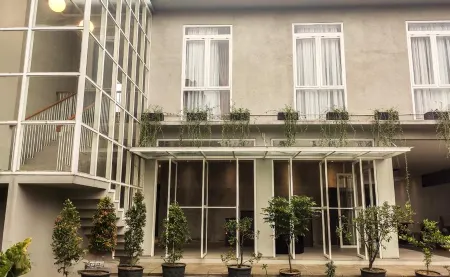 Zoe Guest House Отели рядом с достопримечательностью «Bandung Science Center»