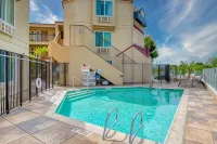 Days Inn by Wyndham Carlsbad - Pools