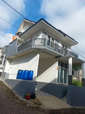 Batu Villa New ASFA (Paket 3 Kamar Tidur Lengkap) - Bintang 1