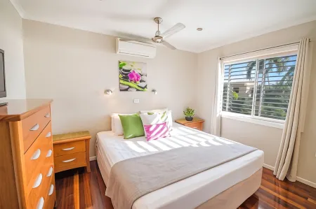 Airlie Apartments Отели в г. Эрли-Бич