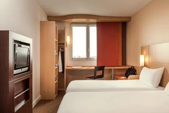 宜必思埃皮奈塞納河酒店 塞納河畔埃皮奈酒店