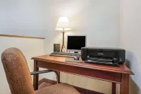 Super 8 by Wyndham Fairmont Hotels in Fairmont