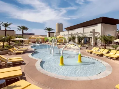 Las Vegas Hilton at Resorts World Hotel dekat The Industrial Event Space