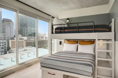 Moxy Charlotte Downtown Hotels near سبيكترم سنتر