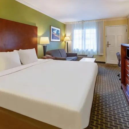Days Inn by Wyndham Austintown