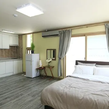 Changwon Santorini Pension