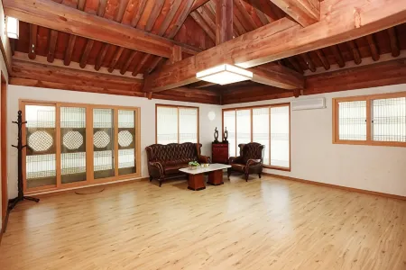 Hongcheon Kiwajib Punggyeong Hanok Stay Отели рядом с достопримечательностью «Palbongsan Tourist Site»