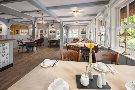 Kleinhuis Hotel Mellingburger Schleuse Отели рядом с достопримечательностью «EGC Escape Game Center Ahrensburg»