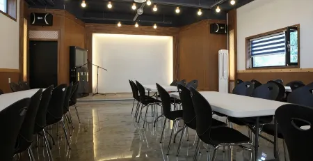 Yeongam Vivache Pension Отели рядом с достопримечательностью «Daebul University»