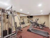 Ramada by Wyndham Fresno North - gimnasio