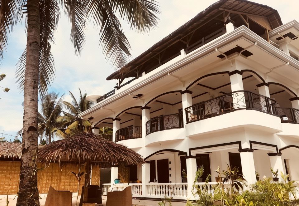 에브리데이 선데이 호텔 카페의 실내 모습