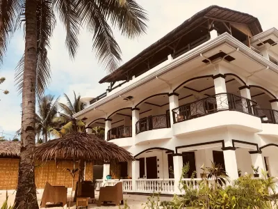 Everyday Sunday Hotel Cafe Hotel dekat Paradise Beach