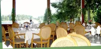 Oyster Bay Inn & Suites - Frühstück