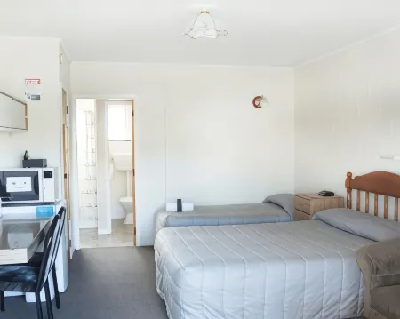 Alpine Motel Отели рядом с достопримечательностью «Steampunk HQ»