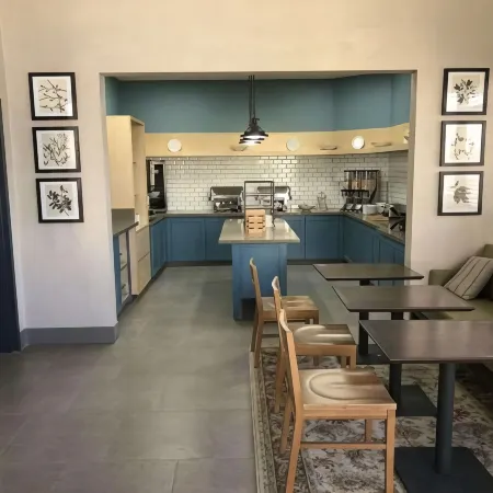 Country Inn & Suites by Radisson, Bakersfield, CA