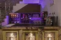 Twin Towers Inn - bar
