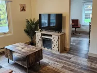 Cozy 1-bedroom apartment with AC, WiFi in serene Metaline Falls Hotele w: Pend Oreille County