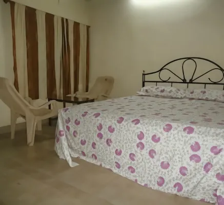 Raikar Guest House Hotel a Chicalim