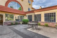 Comfort Suites Salem - parking