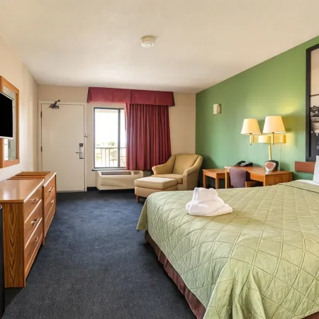 Super 8 by Wyndham Barstow