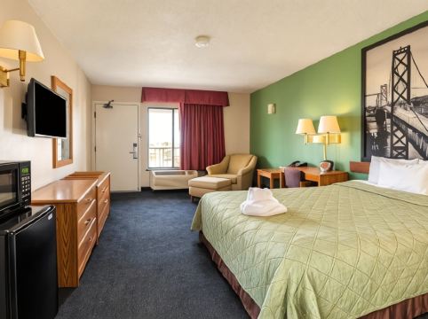 Super 8 by Wyndham Barstow