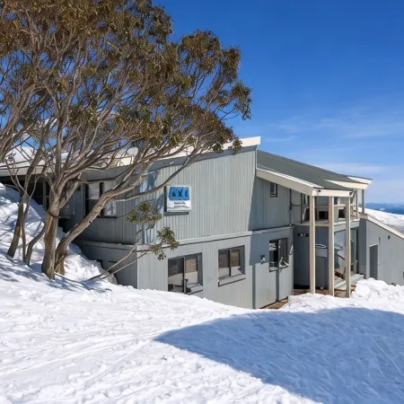 Hotham Central Ski Out Studio w/ pool, spa & sauna